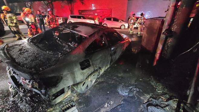 사진 : 제주시 연동 차량 화재 현장 (출처=연합뉴스)