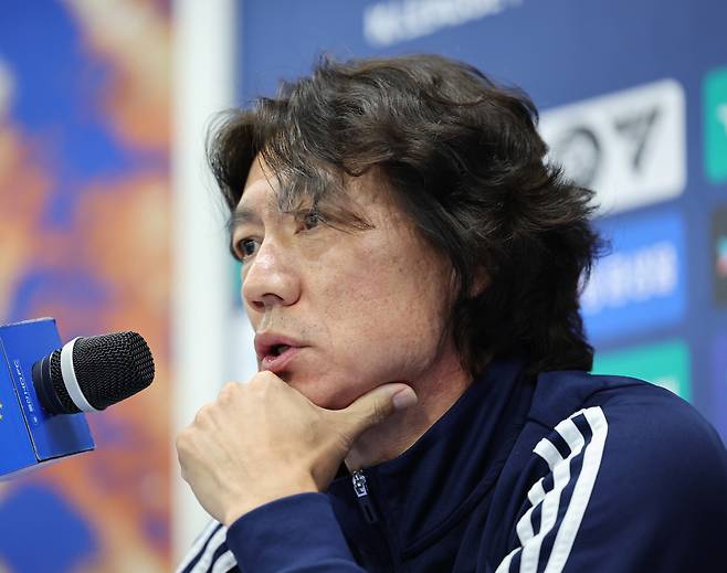 기자회견 하는 홍명보 감독
(울산=연합뉴스) 김용태 기자 = 10일 오후 울산 문수축구경기장 프레스센터에서 축구 국가대표팀 감독으로 내정된 울산 HD 홍명보 감독이 광주FC와의 경기 후 기자회견을 하고 있다. 2024.7.10