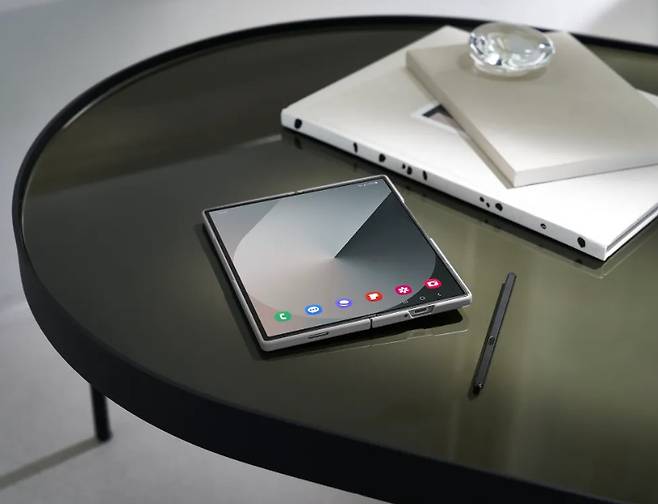 사진: 삼성 갤럭시 Z 플립 6