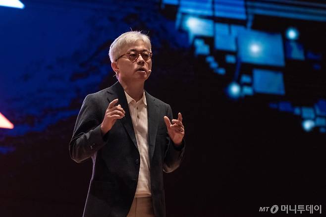 (서울=뉴스1) = 삼성전자 파운드리 사업부장 최시영 사장이 9일 서울 강남구 삼성동 코엑스에서 열린 '삼성 파운드리 포럼 2024(Samsung Foundry Forum 2024)'에서 기조연설을 하고 있다. (삼성전자 제공) 2024.7.9/뉴스1 Copyright (C) 뉴스1. All rights reserved. 무단 전재 및 재배포, AI학습 이용 금지. /사진=(서울=뉴스1)