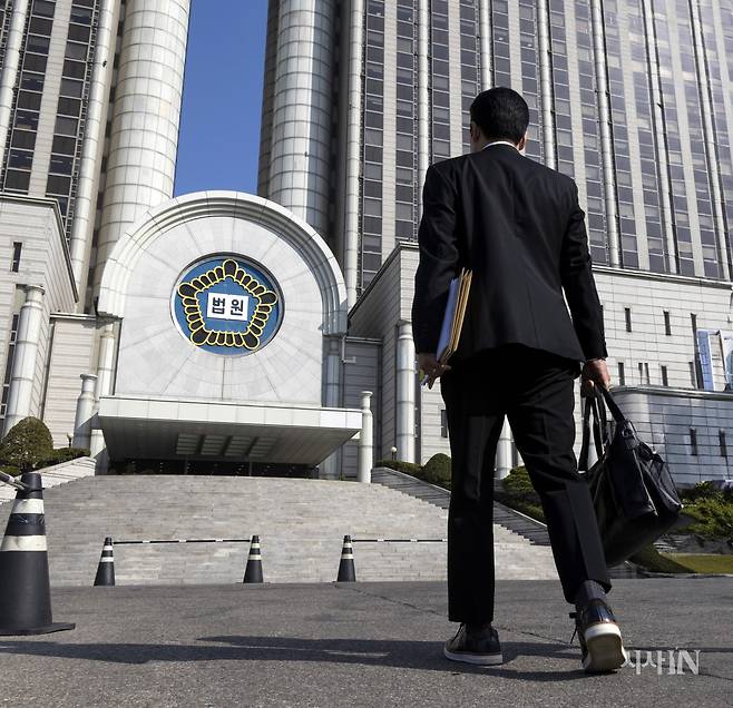 변호사의 옷차림은 재판부와 의뢰인에 대한 태도를 보여준다. ⓒ시사IN 조남진