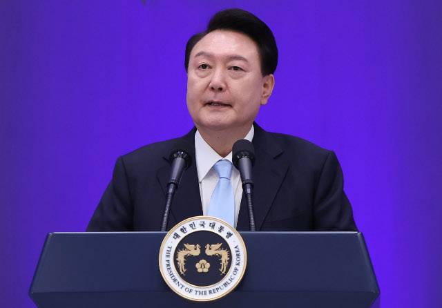 윤석열 대통령이 지난 14일 청와대 영빈관에서 열린 제1회 북한이탈주민의날 기념식에서 기념사를 하고 있다. 김지훈 기자