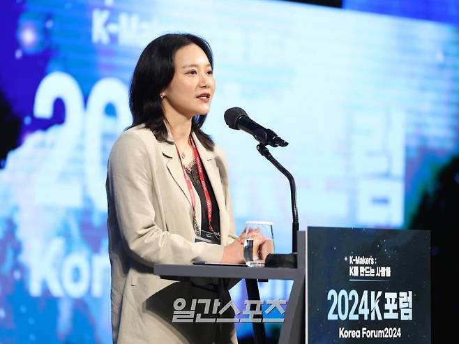일간스포츠와 이코니미스트가 공동 주최하는 ‘2024 K포럼’이 17일 서울 용산구 서울드래곤시티 그랜드볼룸에서 열렸다. 곽혜은 이데일리M 대표가 개회사를 하고 있다. 올해 포럼의 주제는 ‘K Makers : K를 만드는 사람들’로, K콘텐츠와 K브랜드 간 시너지를 위한 컬래버레이션의 키를 움직이는 사람들에 중심을 두고 다양한 현장의 모습들을 소개한다. 서병수 기자 qudtn@edaily.co.kr /2024.07.17/