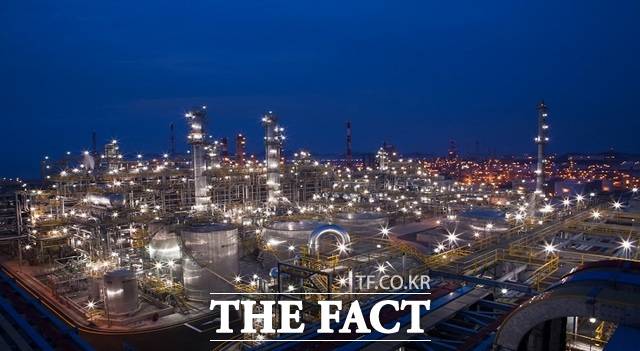 대산석유화학공단의 야간 불야성 모습. / 대산공단협의회