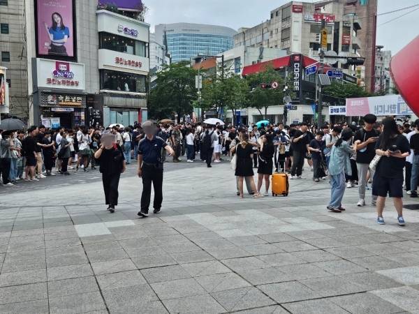 - 명조 인기가 실감되는 인파