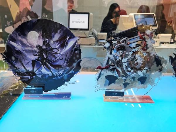 - 아크릴 스탠드 퀄리티가 매우 훌륭하다