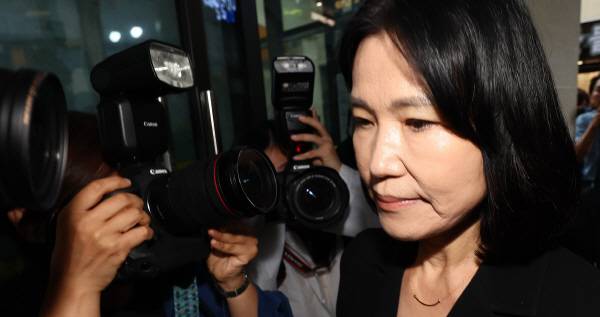 ▲ 이진숙 방송통신위원장 후보가 8일 오전 인사청문회 준비 사무실이 마련된 경기도 과천시의 한 오피스텔 건물로 첫 출근하고 있는 모습. ⓒ연합뉴스