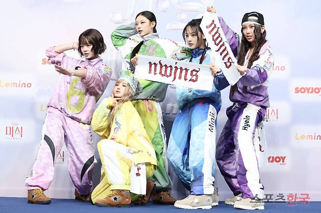 '2024 SBS 가요대전 Summer' 블루카펫 행사에 참석한 그룹 뉴진스(NewJeans). ⓒ이혜영 기자 lhy@hankooki.com