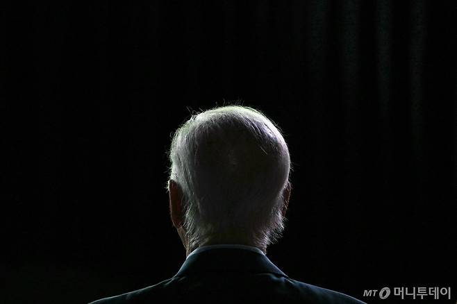 (워싱턴 AFP=뉴스1) 우동명 기자 = 조 바이든 미국 대통령이 지난 6월 10일 워싱턴 백악관에서 노예 해방 기념일을 맞아 열린 준틴스 콘서트에 참석을 하고 있다. 바이든 대통령은 21일 (현지시간) 민주당 대선 후보직에서 사퇴하겠다고 발표하며 카멀라 해리스 부통령의 후보 승계를 지지한다고 밝히고 있다.2024.07.22 ⓒ AFP=뉴스1 Copyright (C) 뉴스1. All rights reserved. 무단 전재 및 재배포, AI학습 이용 금지. /사진=(워싱턴 AFP=뉴스1) 우동명 기자