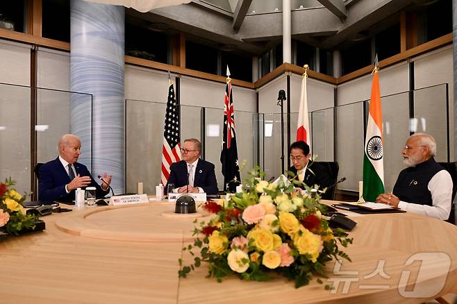 지난해 5월 일본 히로시마에서 열린 주요 7개국(G7) 정상회의를 계기로 왼쪽부터 조 바이든 미국 대통령, 앤서니 앨버니지 호주 총리, 기시다 후미오 일본 총리, 나렌드라 모디 인도 총리 등 역내 4자 안보협의체 쿼드(Quad) 정상들이 모였다<자료사진>. 2023.05.20. ⓒ 로이터=뉴스1 ⓒ News1 김성식 기자
