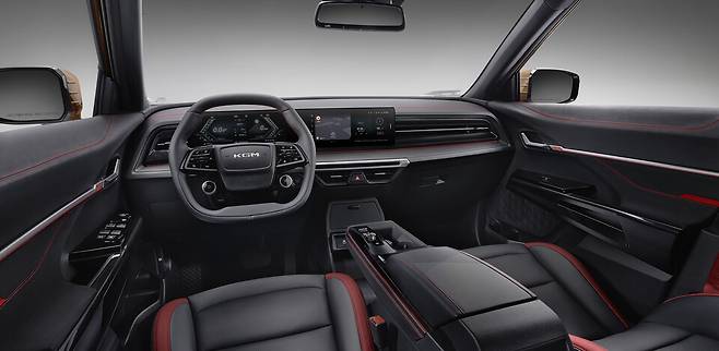 사진 : KGM 액티언 실내 (블랙&레드)