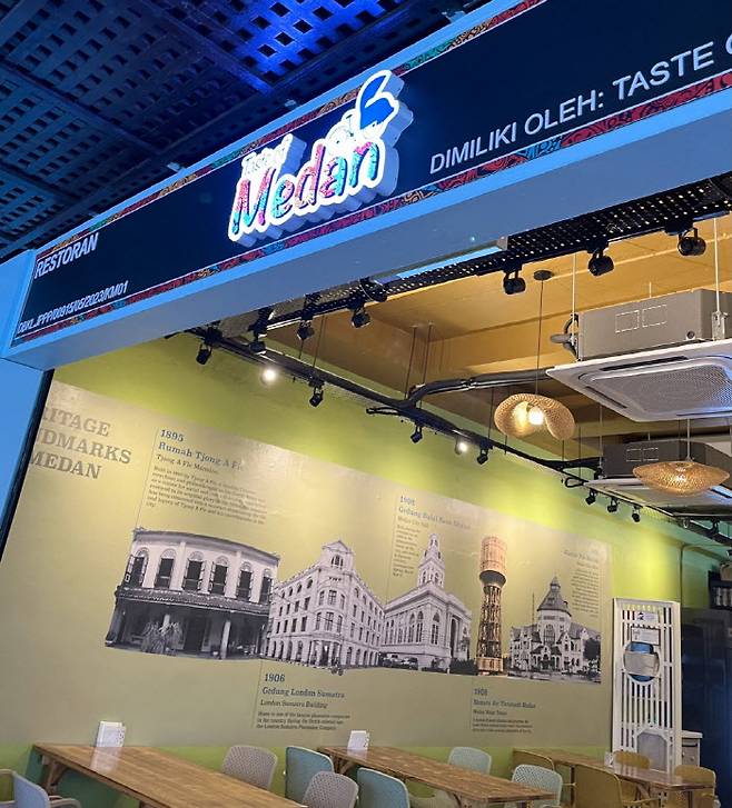 Taste of Medan. 말레이시아인이 아닌 다른 국적의 손님은 찾아보기 힘들었다.