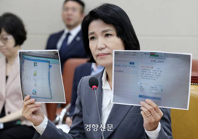 이진숙 방송통신위원장 후보자가 25일 국회에서 열린 인사청문회에서 이훈기 더불어민주당 의원의 위키트리 관련 질의에 자료를 양손에 들고 답변하고 있다. 박민규 선임기자