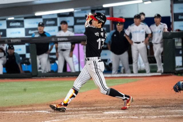 25일 사직 경기 연장 11회초에 싹쓸이 결승 3루타를 때린 LG 박해민. LG 제공