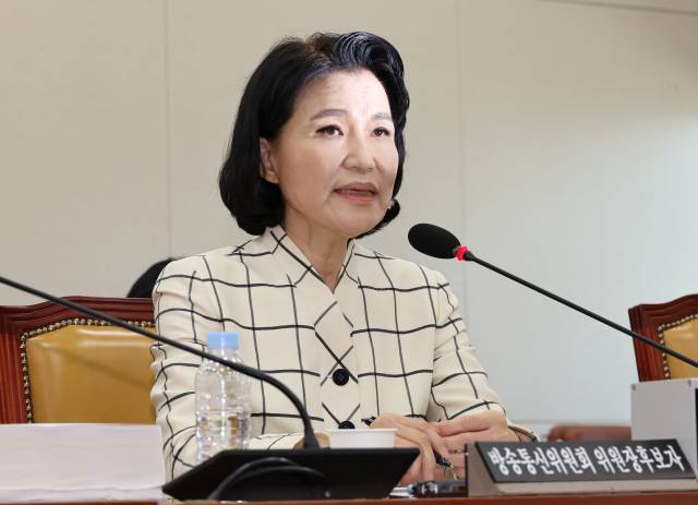 ▲이진숙 방송통신위원장 후보자가 7월 26일 오전 국회 과학기술정보방송통신위원회에서 열린 인사청문회에서 의원 질의에 답변하고 있다. 이 후보자의 인사청문회는 사흘째 진행 중이다. 민주당 측은 전날 자료 제출 미비를 이유로 청문회 연장을 단독 의결했다.