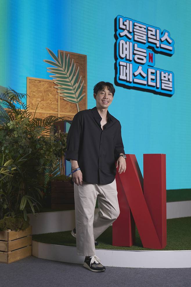 넷플릭스의 오리지널 예능 ‘더 인플루언서’를 연출한 이재석PD가 26일 오후 서울 여의도 콘래드호텔에서 열린 ‘넷플릭스 예능 페스티벌’에 참석해 포즈를 취하고 있다. 사진 넷플릭스