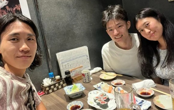 유학을 마치고 돌아온 아내가 데려온 남자친구와 함께 신혼집에서 동거한 일본 부부의 사연이 알려져 화제다. 사진=SCMP 캡쳐