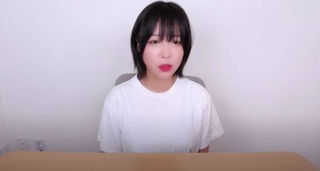 유튜버 쯔양이 1일 자신의 유튜브 채널에 게시한 영상을 통해 임신 중절 수술, 유흥업소 근무, 탈세 등 각종 의혹에 대해 해명했다. 쯔양 유튜브 영상 캡처