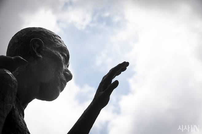 서울 용산구 용산역 광장에 있는 ‘강제징용 노동자상’. ⓒ시사IN 이명익