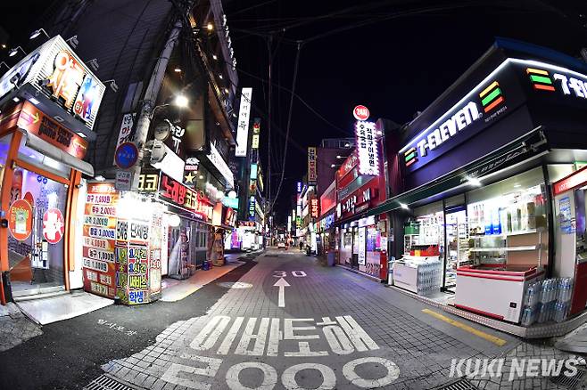 연세로 일대 거리. 쿠키뉴스 자료사진