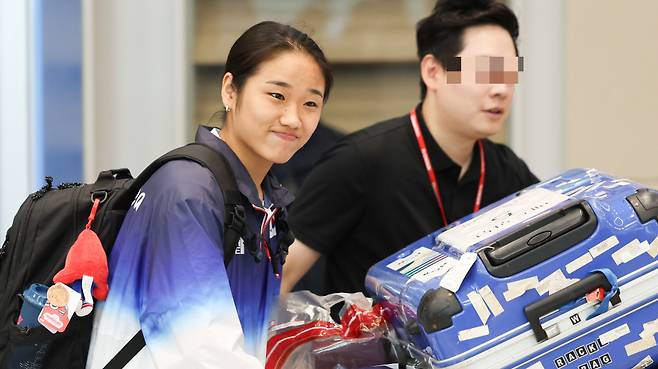 '2024 파리 올림픽' 배드민턴 여자 단식에서 금메달을 따낸 국가대표 안세영 선수가 지난 7일 인천국제공항을 통해 귀국하는 모습. /2024.08.07. /사진=뉴시스