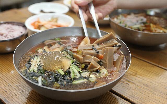 ‘원조할머니묵집’의 묵밥. 박미향 기자