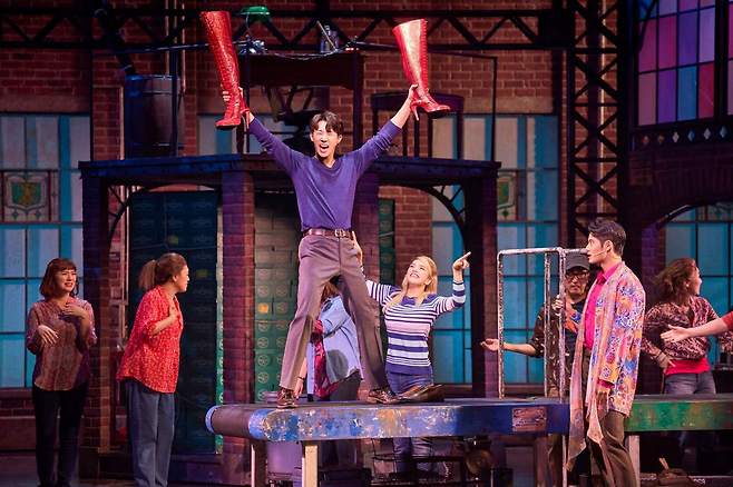 킹키부츠_Everybody Say Yeah(함께 외쳐봐 Yeah)_김성규(찰리) 외 (제공. CJ ENM)