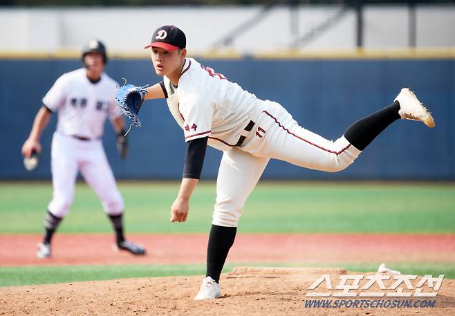 제79회 청룡기 전국고교야구선수권 대회 광주제일고와 덕수고의 경기가 13일 서울목동야구장에서 열렸다. 덕수고 정현우가 역투하고 있다. 목동=박재만 기자pjm@sportschosun.com/2024.07.13/