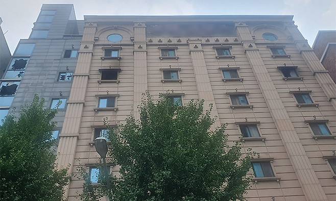 23일 전날 화재가 발생한 경기도 부천시의 한 호텔의 모습. 강승훈 기자