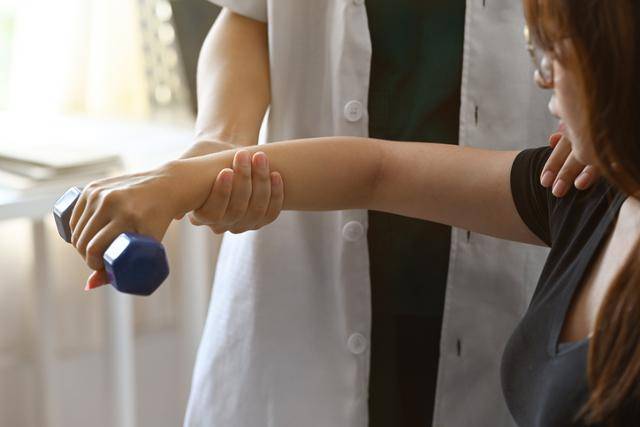 심근경색 등 심혈관 질환 위험을 줄이려면 달리기 등 유산소운동보다 웨이트 트레이닝 등 무산소 운동이 더 효과적인 것으로 나타났다. 게티이미지뱅크