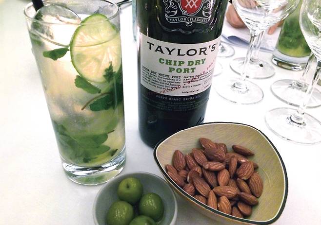 테일러스 화이트 포트로 만든 여름 칵테일. /김상미