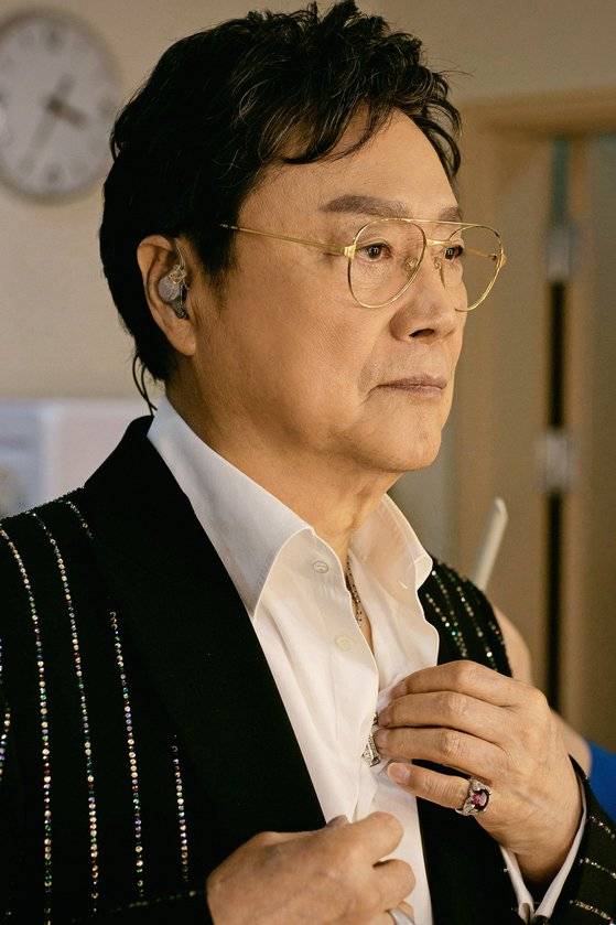 남진은 "아직은 은퇴 생각이 없다. 90대에도 노래한 토니 베넷과 같은 가수가 되고 싶다"고 했다. 사진 (주)바보들