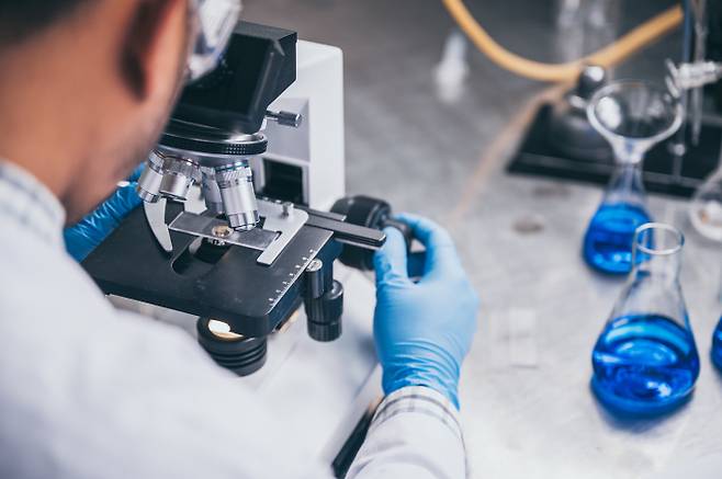 인벤티지랩과 유한건강생활과 의료용 대마 후보물질인 'YC-2104'에 대한 협력관계 강화와 공동사업화를 위한 후속 계약을 체결했다. 일러스트=이미지투데이