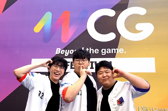 'WCG 2024 페스티벌'에 한국 대표로 참가 중인 테스터훈-개인팟-현솔 팀.