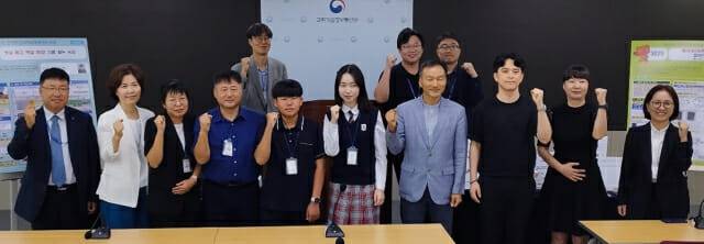 제45회 전국학생과학발명품경진대회 수상자와 가족, 지도교사, 주최기관, 심사위원장 등이 3일 단체 촬영했다.