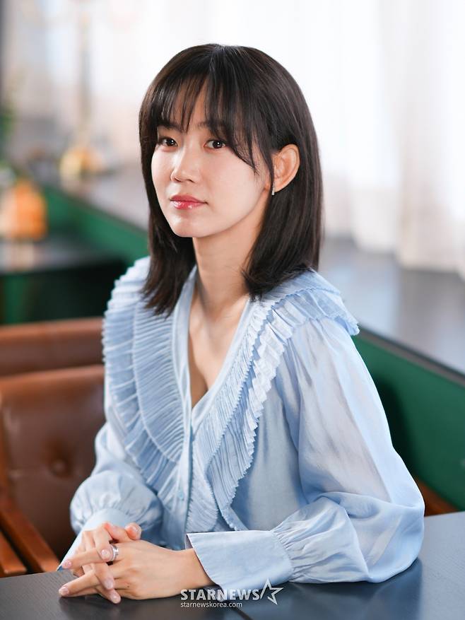 쿠팡플레이 오리지널 드라마 '새벽 2시의 신데렐라'의 배우 신현빈이 3일 오후 진행된 인터뷰를 위해 포즈를 취하고 있다. /2024.09.03 /사진=이동훈