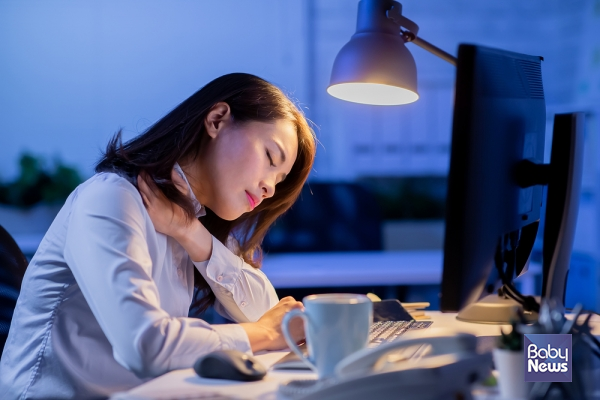 국민권익위원회가 근로자가 '육아시간'을 사용한 날 초과근무했다면 이에 대한 수당을 지급할 수 있도록 인사혁신처와 행정안전부에 재도 개선을 권고했다. ⓒ베이비뉴스