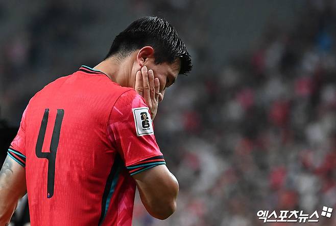 5일 오후 서울월드컵경기장에서 열린 '2026 FIFA 북중미 월드컵' 아시아 3차 예선 대한민국과 팔레스타인의 경기, 0:0 무승부를 이뤘다. 경기 종료 후 대한민국 김민재가 아쉬움을 감추지 못하고 있다. 박지영 기자