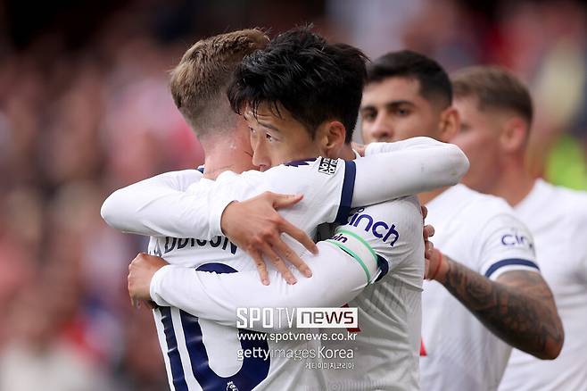 ▲ 지난해 9월 25일 아스날 홈 구장 에미레이트 스타디움에서 열린 아스날과 경기에서 득점하고 세리머니하는 손흥민. 손흥민은 아스날을 상대로 통산 20경기에 출전해 8골 2도움을 기록하며 아스날 팬들에겐 가장 경계해야 할 토트넘 선수로 꼽힌다.