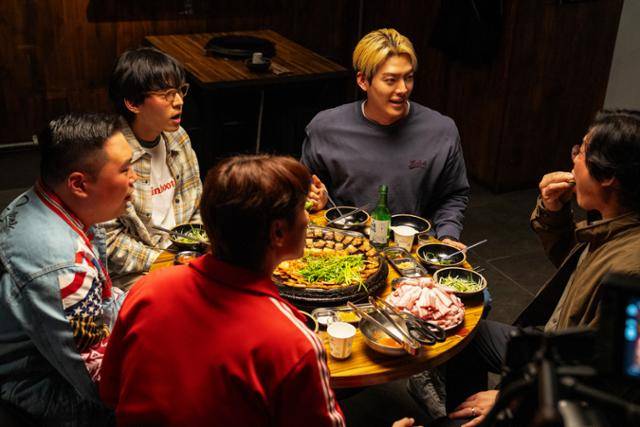 이정도는 또래 친구들과 크게 다르지 않은 평범한 청년이나 의협심과 무술 실력이 남다르다는 특징을 지녔다. 넷플릭스 제공