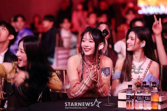 그룹 뉴진스가 필리핀 아레나에서 열린 '2023 아시아 아티스트 어워즈 인 필리핀'(2023 Asia Artist Awards IN THE PHILIPPINES, 이하 '2023 AAA')에서 멋진 공연을 즐기고 있다. 2023.12.14 /사진=임성균