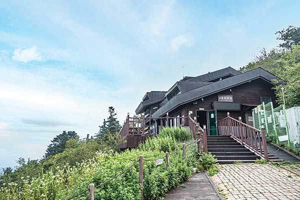 봉정암과 소청봉 사이에 위치한 소청대피소