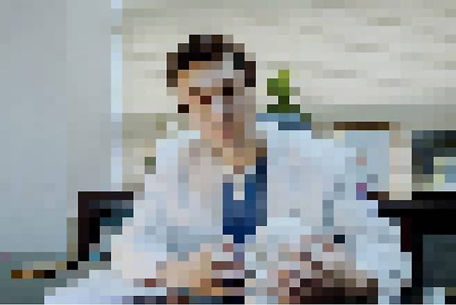 '압구정 롤스로이스 남'에게 마약류를 처방한 것으로 수사가 시작돼 다수의 환자를 대상으로 불법촬영, 강간 등 성범죄를 저지른 사실이 드러난 강남 압구정의 40대 성형의사 염모 씨.