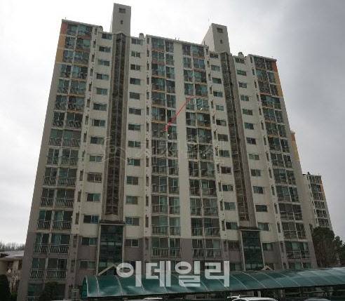 전북 전주시 완산구 효자동3가 서곡주공 106동 9층. (사진=법원)