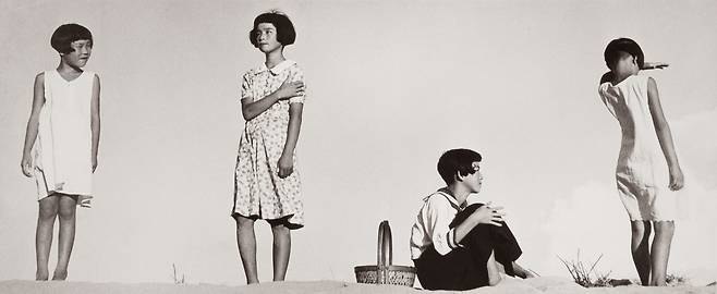 '네 명의 소녀, 네 가지 포즈'. 피크닉 제공.