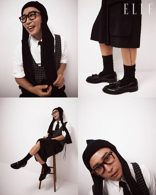 체크 패턴의 트위드 슬리브리스와 블랙 트위드 팬츠는 모두 Versace. 타이와 비니, 블랙 로퍼는 모두 스타일리스트 소장품.