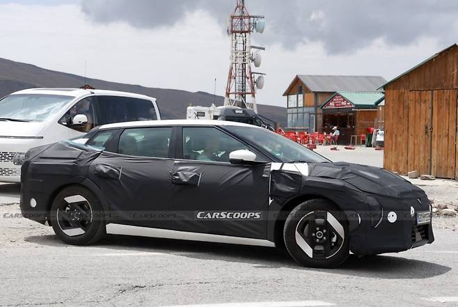 기아 'EV4' 테스트카 (출처 : Carscoops)