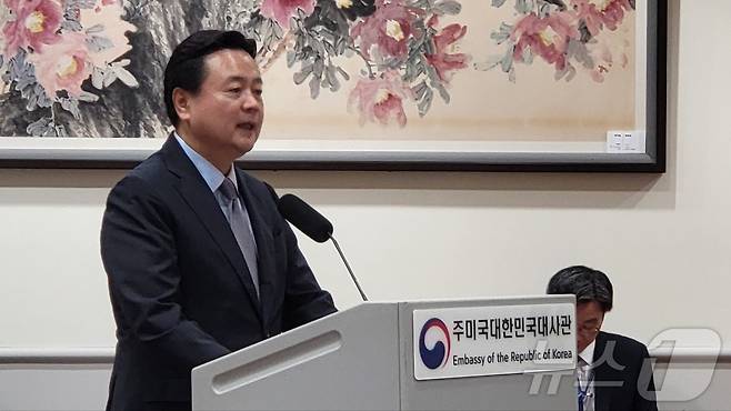 11일(현지시간) 미국 워싱턴DC 주미한국대사관에서 열린 국회 외교통일위원회의 주미대사관 대상 국정감사에서 조현동 주미 대사가 업무보고를 하고 있다.