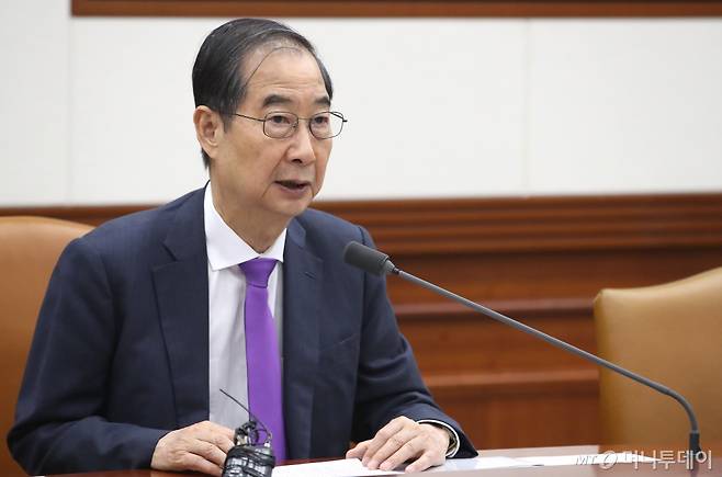 한덕수 국무총리가 10일 서울 종로구 정부서울청사에서 열린 국정현안관계장관회의에서 발언을 하고 있다. 2024.10.10/사진=뉴스1 Copyright (C) 뉴스1. All rights reserved. 무단 전재 및 재배포, AI학습 이용 금지.