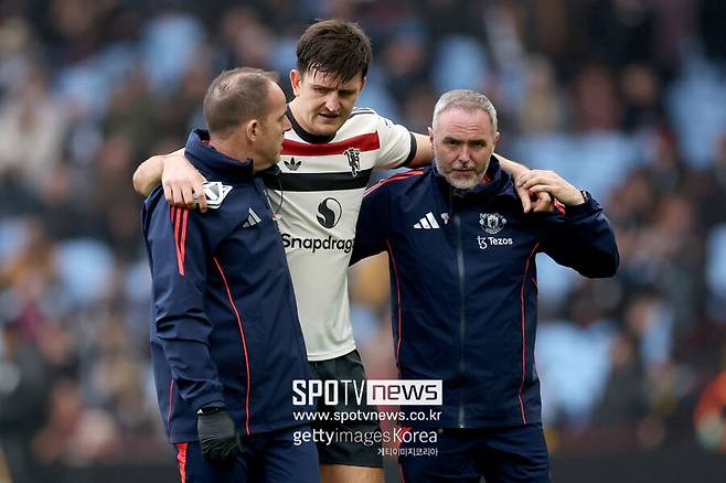 ▲ 맨유 소식을 전하는 '맨체스터 유나이티드 뉴스'는 12일(한국시간) "구단은 1월에 매과이어를 1,000만 파운드(약 176억 원)에 매각할 의사가 있다"라고 보도했다.